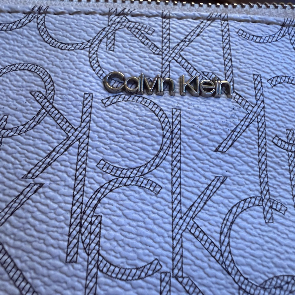 Calvin Klein Cream Logo Crossbody Bag with Gold Hardware - Picture 3 of 7